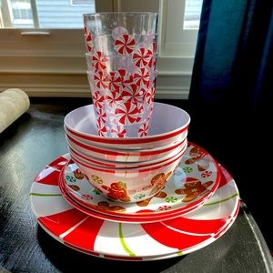 Holiday Tableware (plastic)